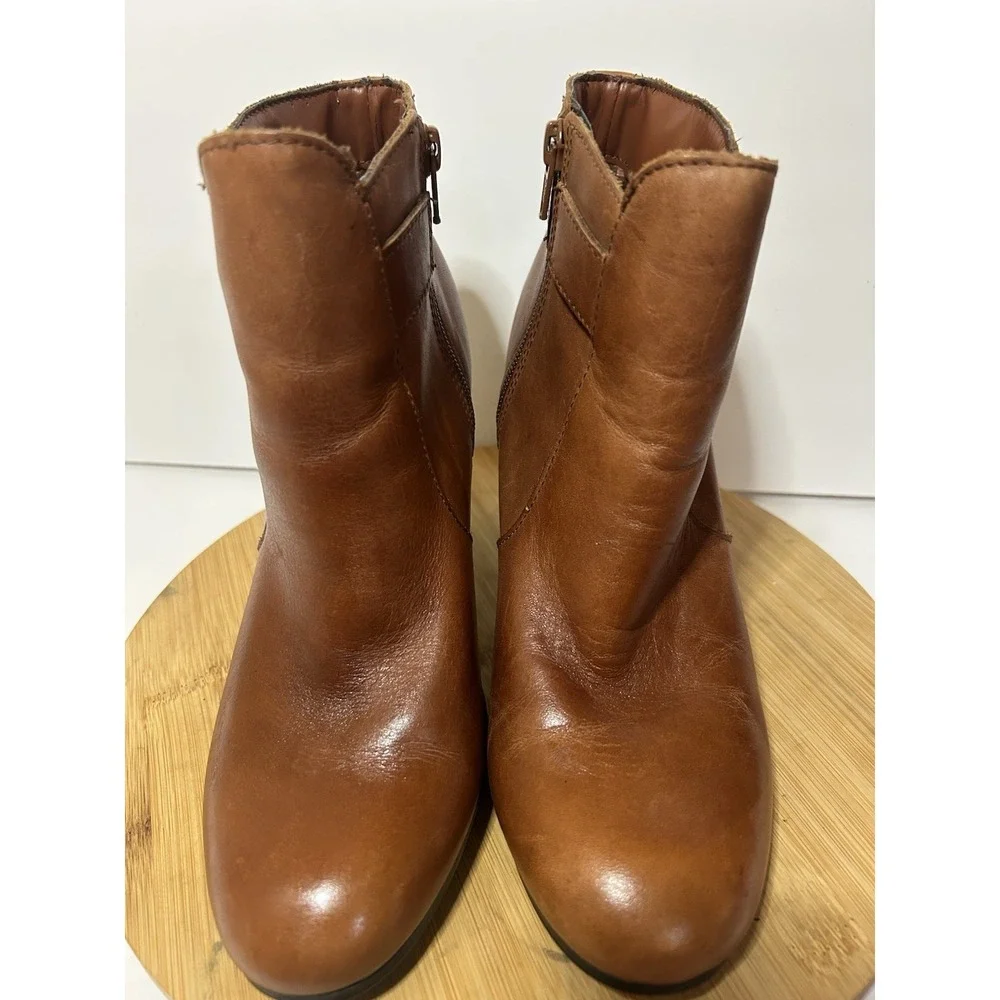 Liz Claiborne Tan Brown Leather 3.5